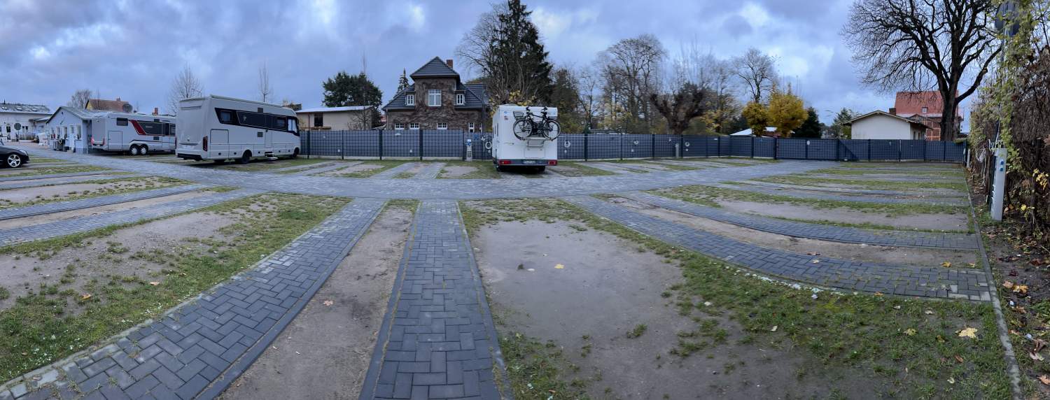 Wohnmobilstellplatz am Bahnhof
