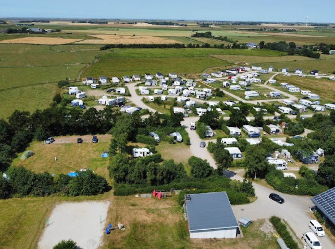 Meergrün-Westküsten-Lodge
