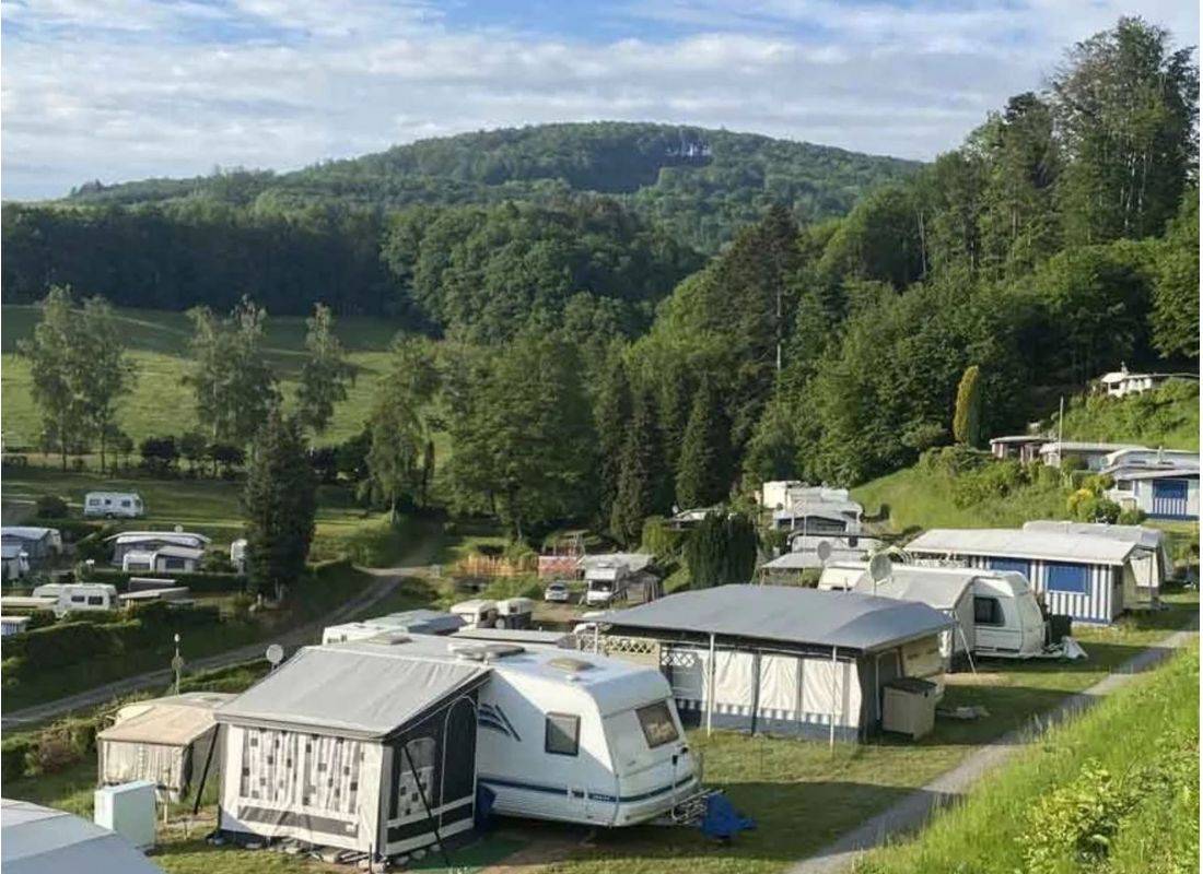 Terrassen-Camping Schlierbach — Campsite in Lindenfels