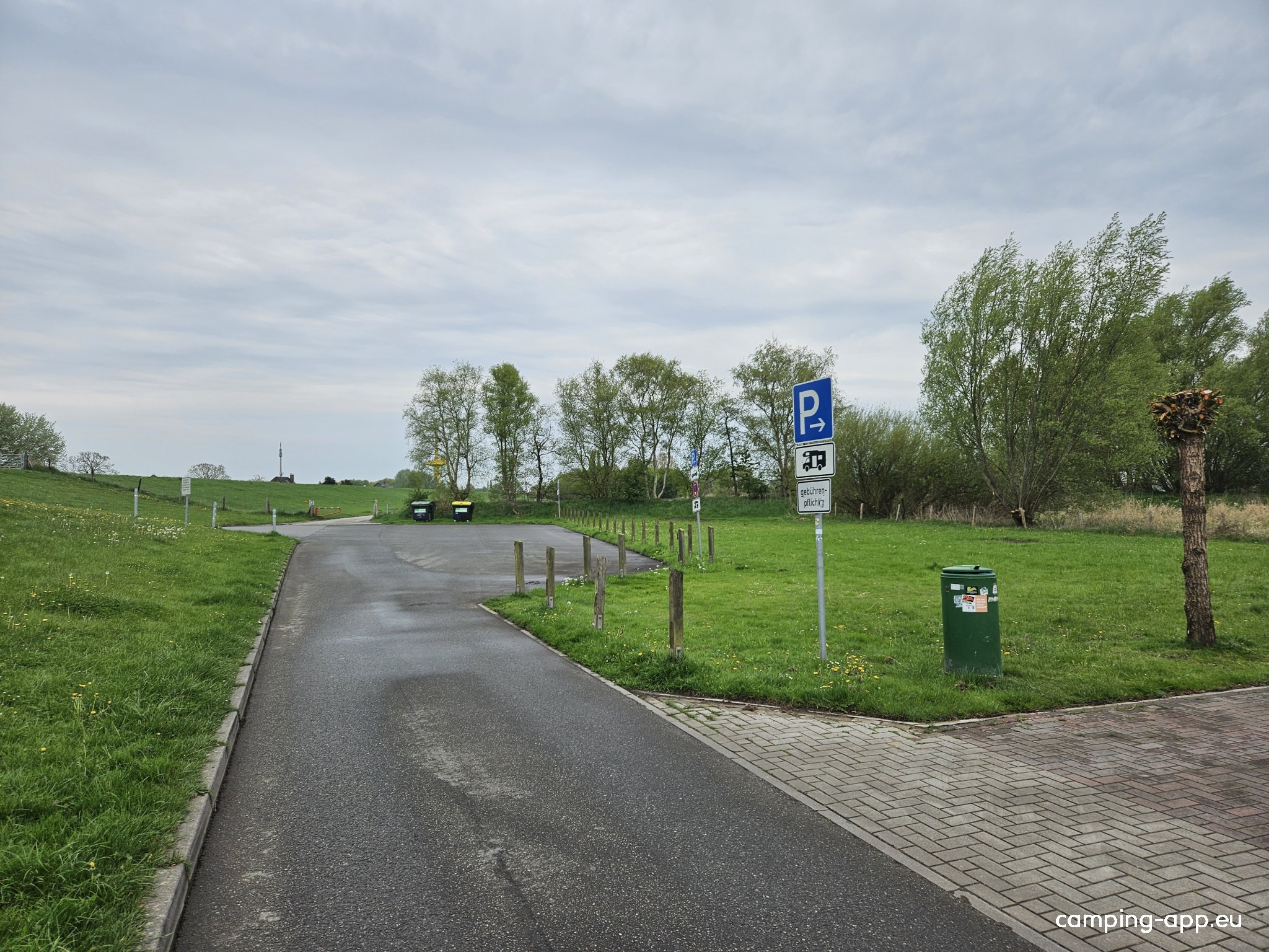 Übernachtungsparkplatz Loxstedt — Photo 2