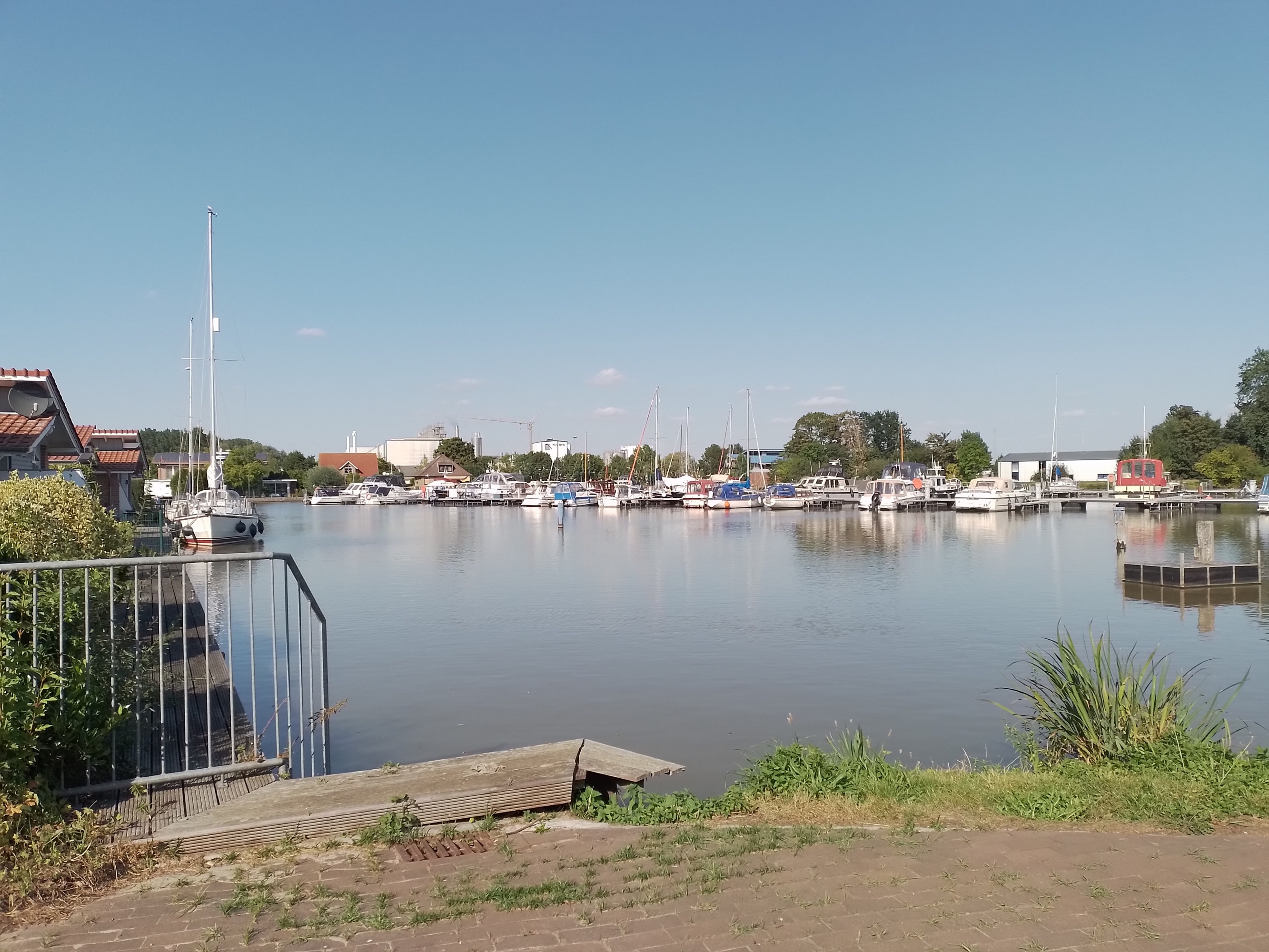 Wohnmobilstellplatz am Yachthafen Weener — Photo 3