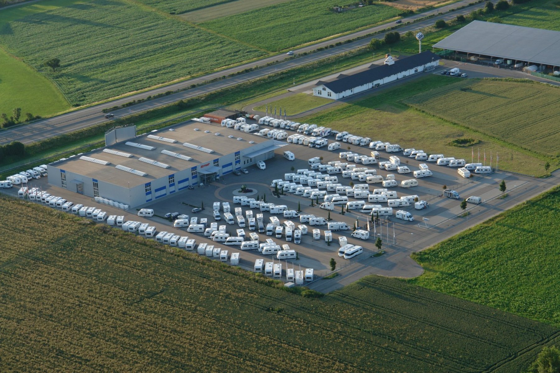 Stellplatz am Ernst Caravan Center Ettenheim — Photo 2