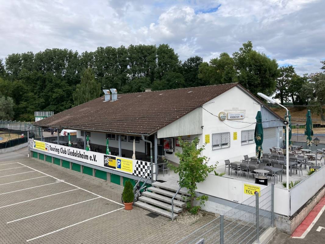 Stellplatz an der Kartbahn Dettenheim