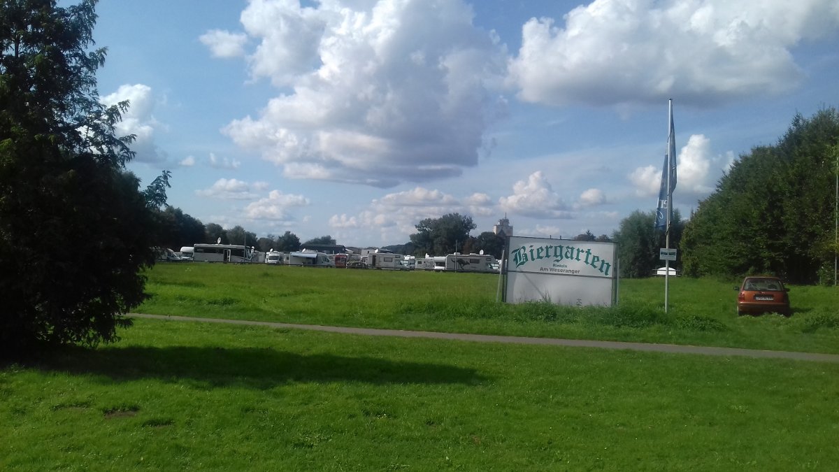 Stellplatz am Weseranger Rinteln — Karavanové stání in Rinteln