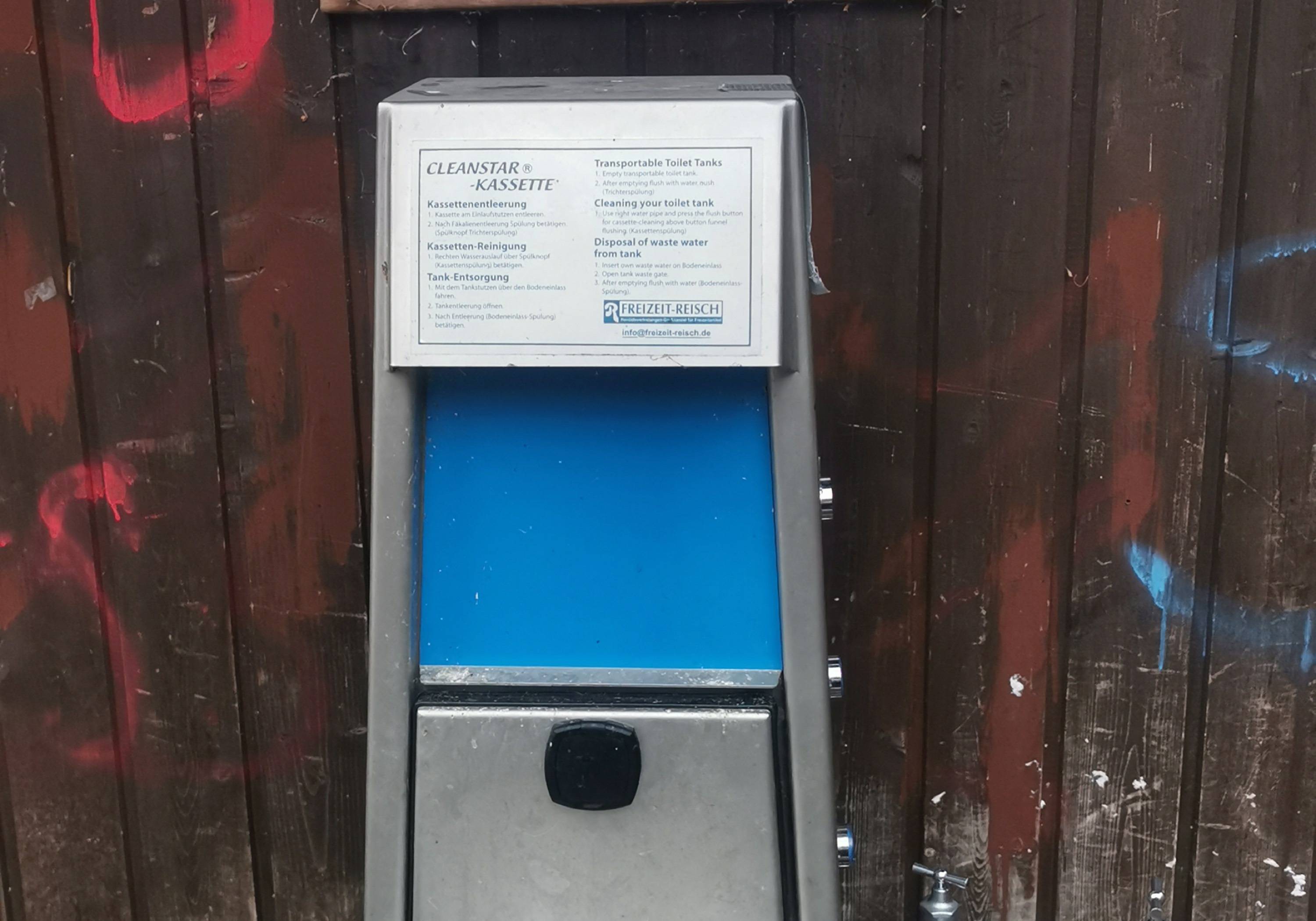 Wohnmobilstellplatz am Festplatz — Photo 2