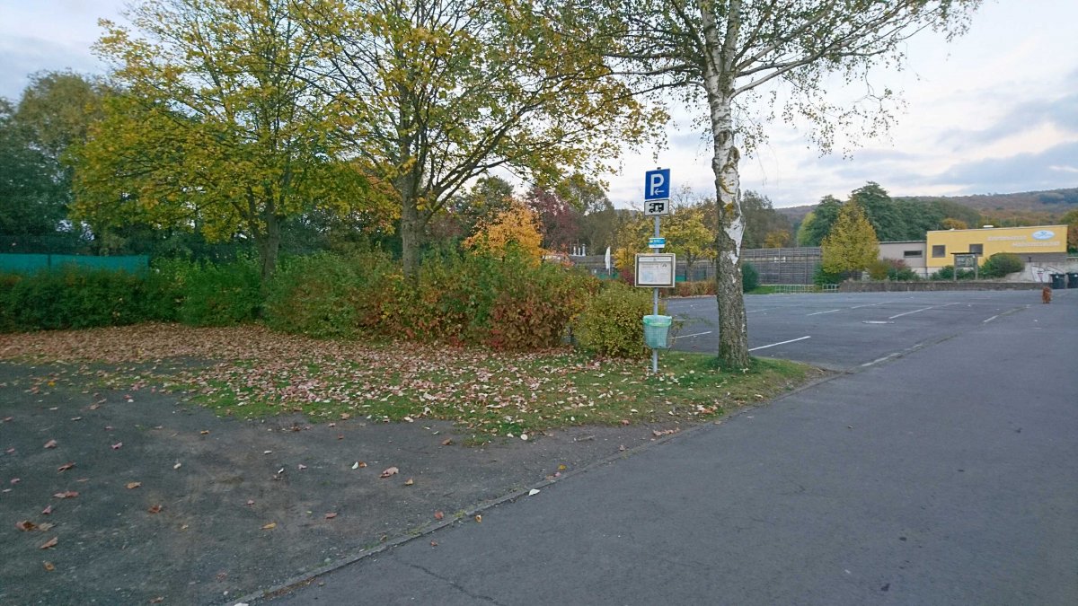 Stellplatz am Schwimmbad Ehlen — Motorhome pitch in Habichtswald