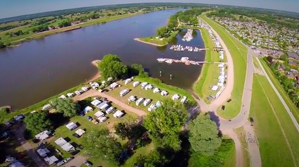 Stellplatz Stover Strand Drage — Karavanové stání in Drage