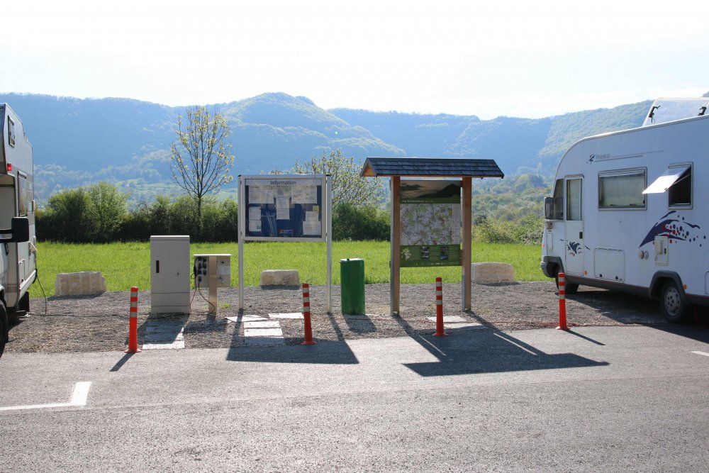 Wohnmobilstellplatz Am Schützenhause in der Stadt Neuffen — Photo 3