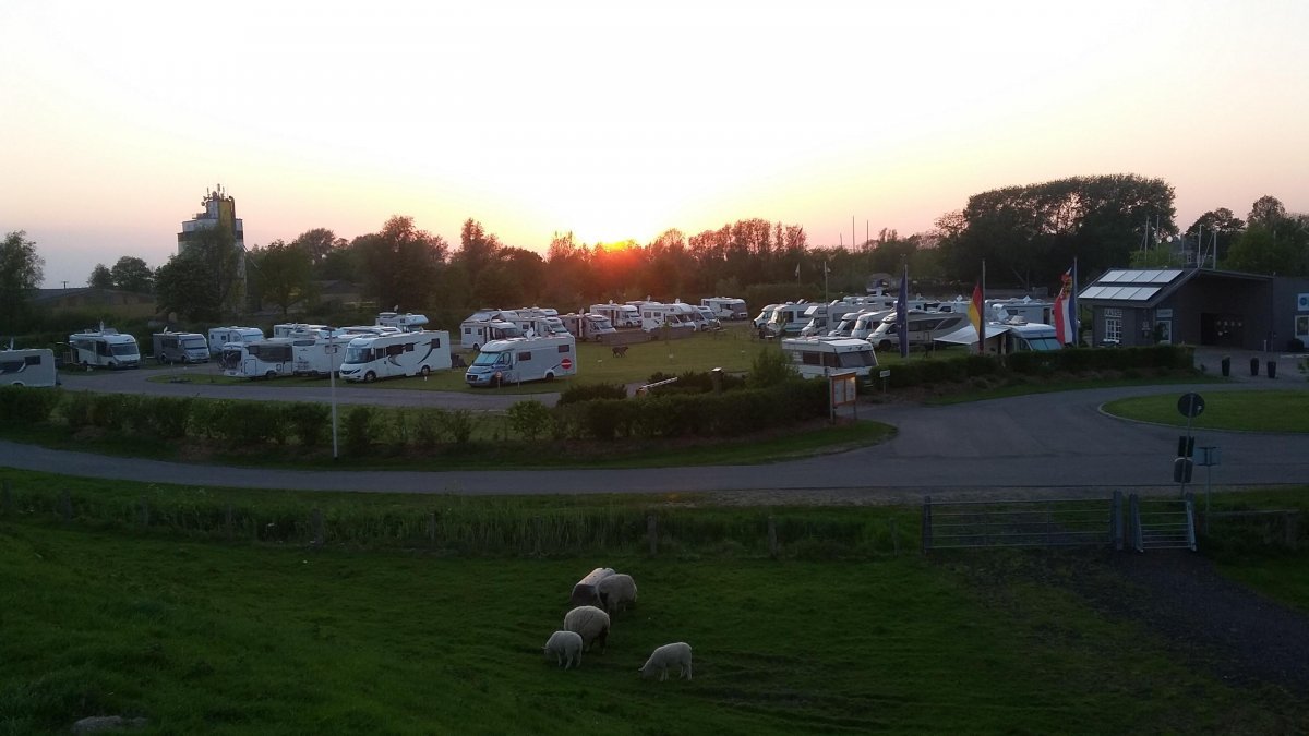 Wohnmobilstellplatz am Halbmond — Photo 4