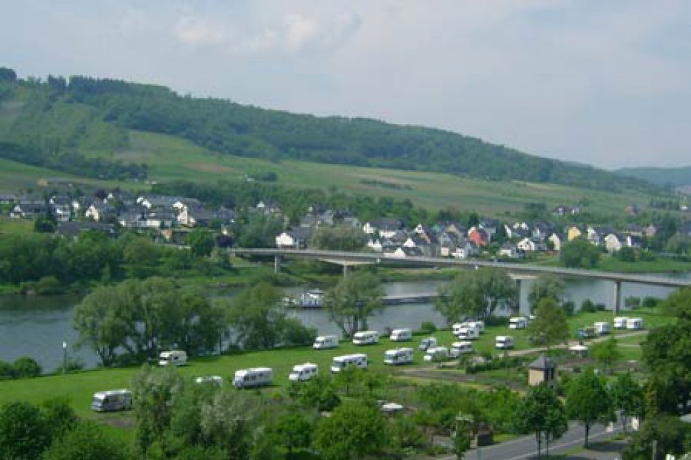 Stellplatz am Moselufer Kinheim