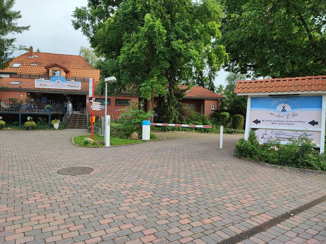 Camping Land an der Elbe Hamburg (Stover Strand) — Photo 3