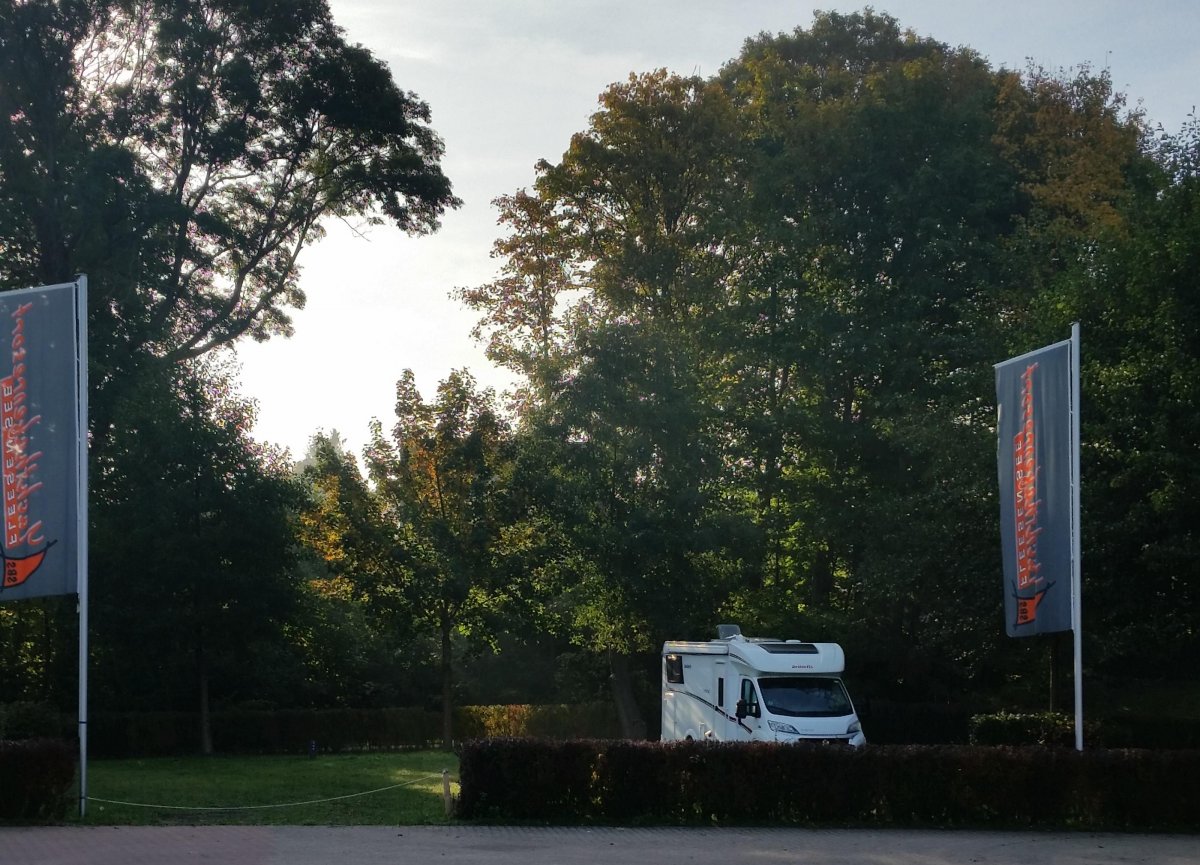 SBS Yachthafenresort — Motorhome pitch in Untergöhren