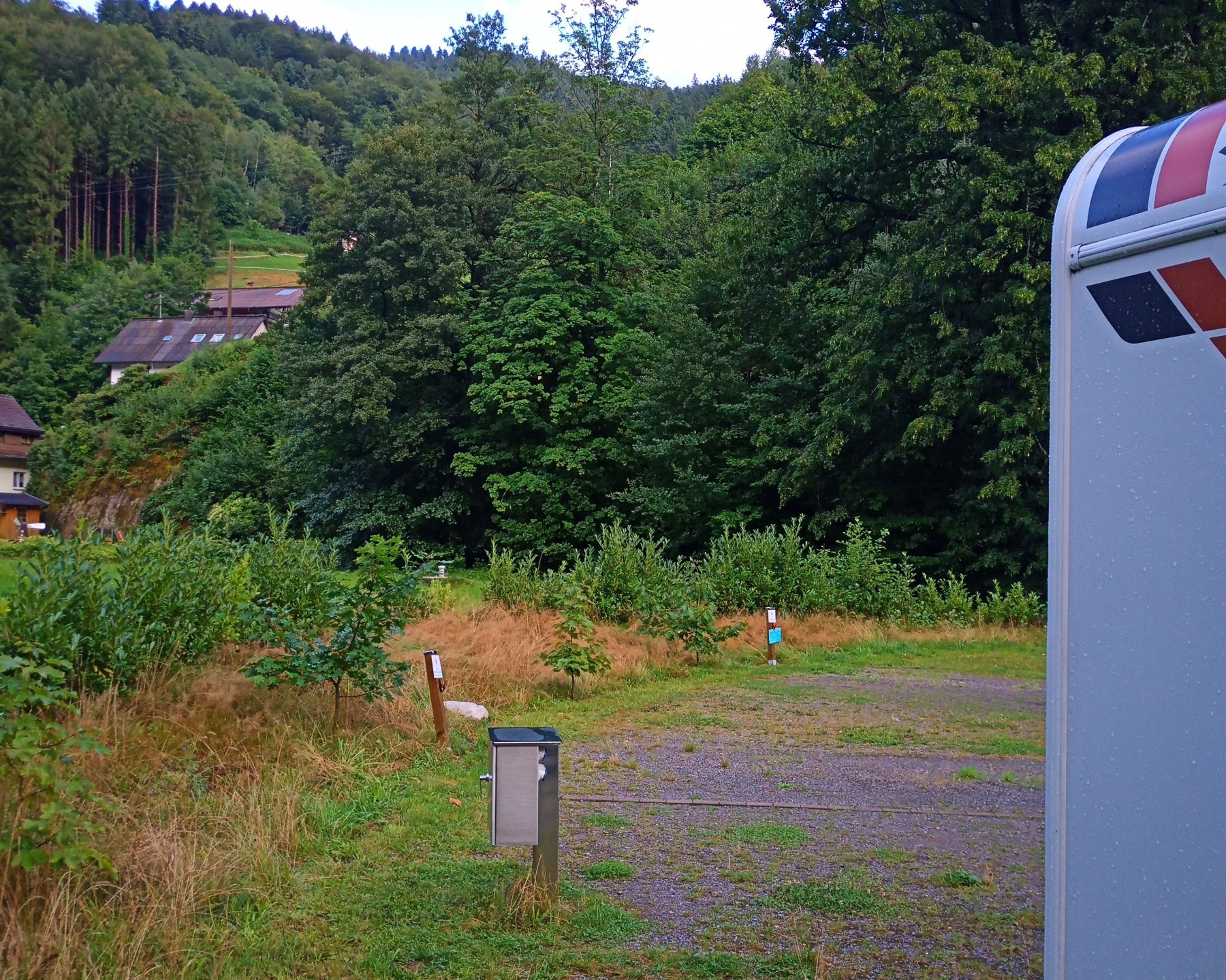 Reisemobilstellplatz An den Heilquellen — Area sosta camper in Bad Peterstal