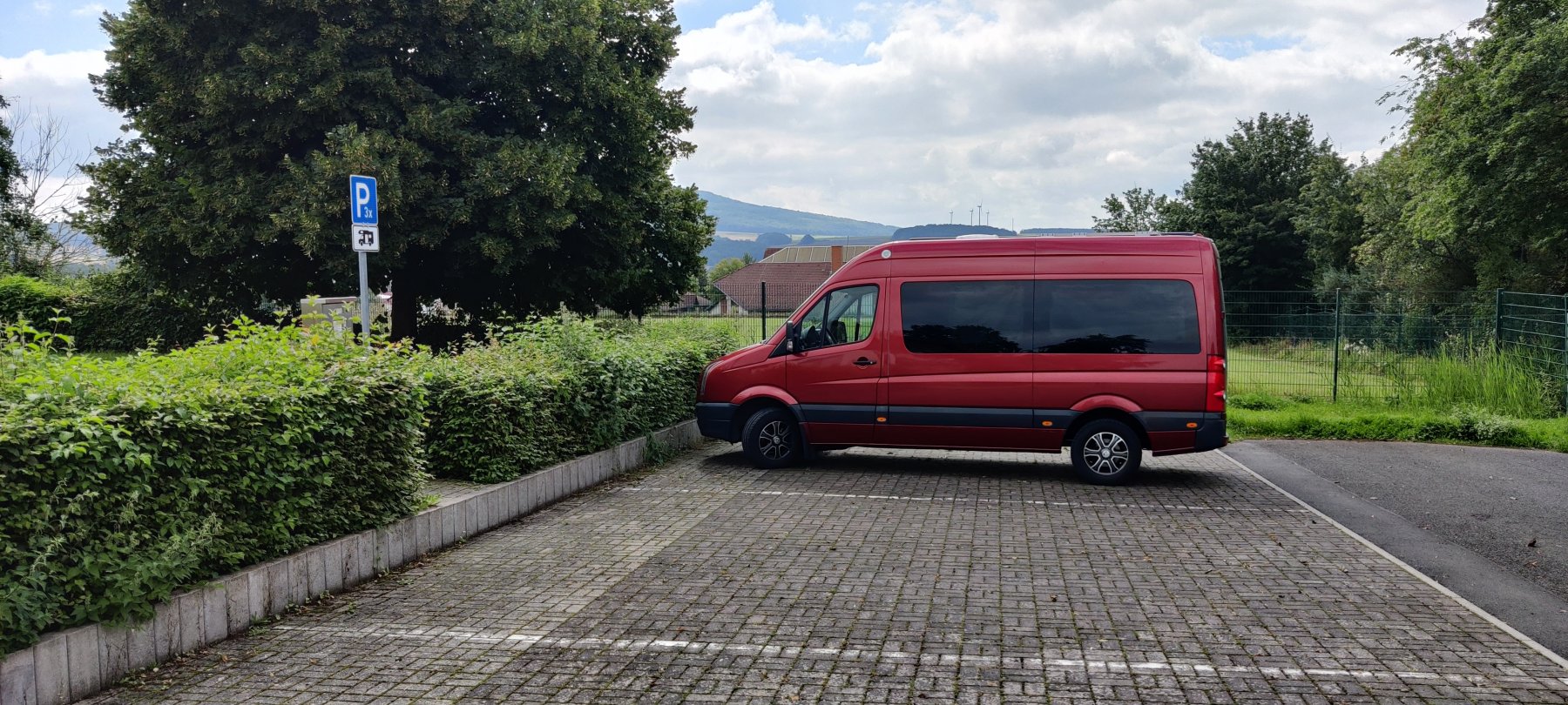 Stellplatz am Freibad Schenklengsfeld — Camperplaats in Schenklengsfeld