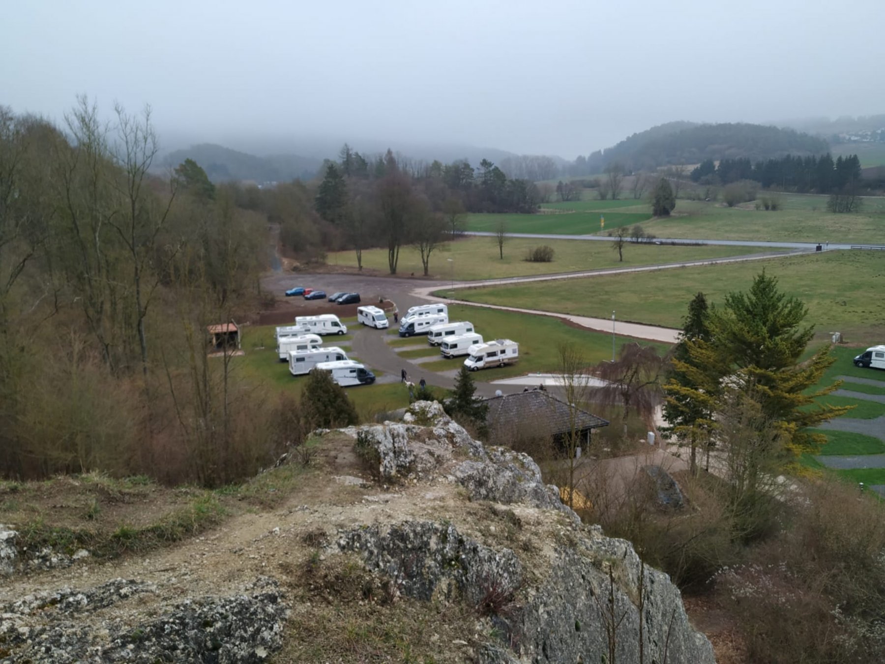 Wohnmobilhafen unter dem scharfen Stein — Photo 2