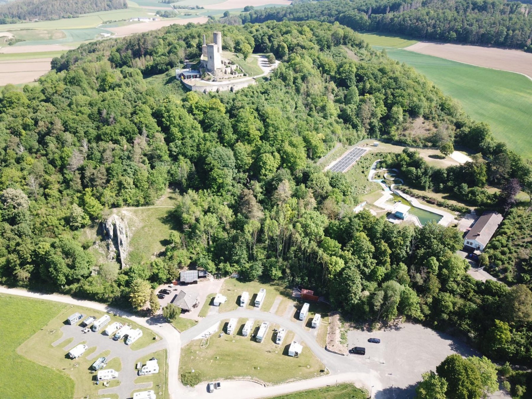 Wohnmobilhafen unter dem scharfen Stein — Photo 5