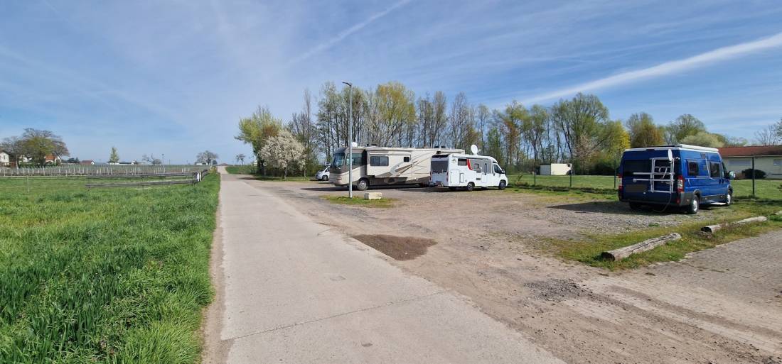 Übernachtungsparkplatz Niederkirchen — Photo 2