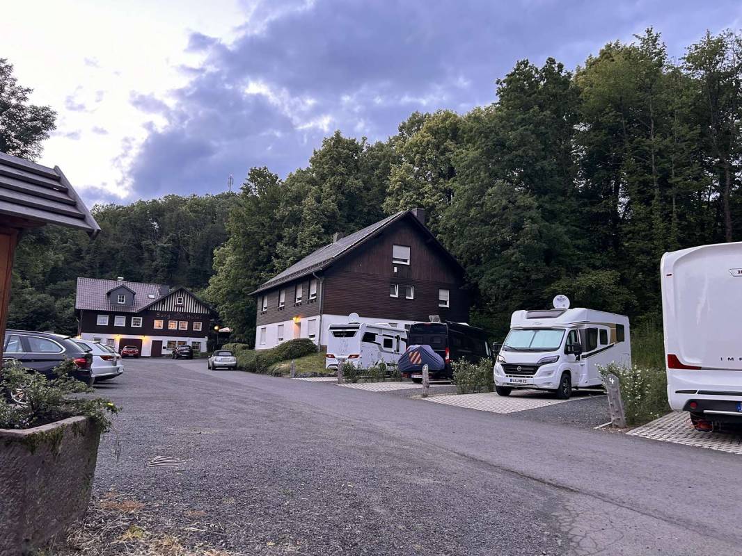 Wohnmobilstellplätze Heiligenberg — Motorhome pitch in Felsberg