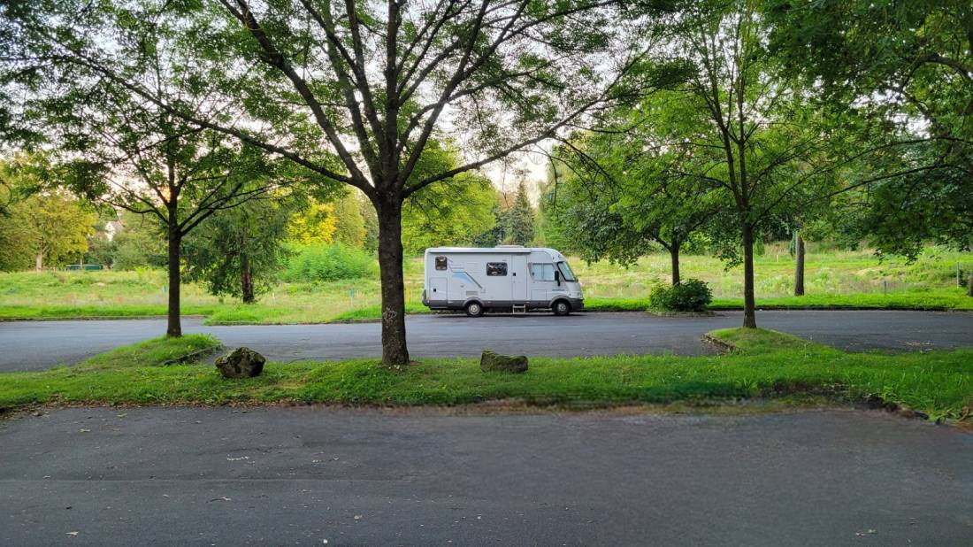 Übernachtungsparkplatz Hallenbad — Photo 4