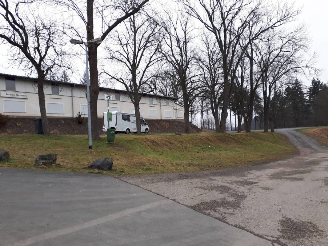Stellplatz Festhalle Battenberg — Photo 2
