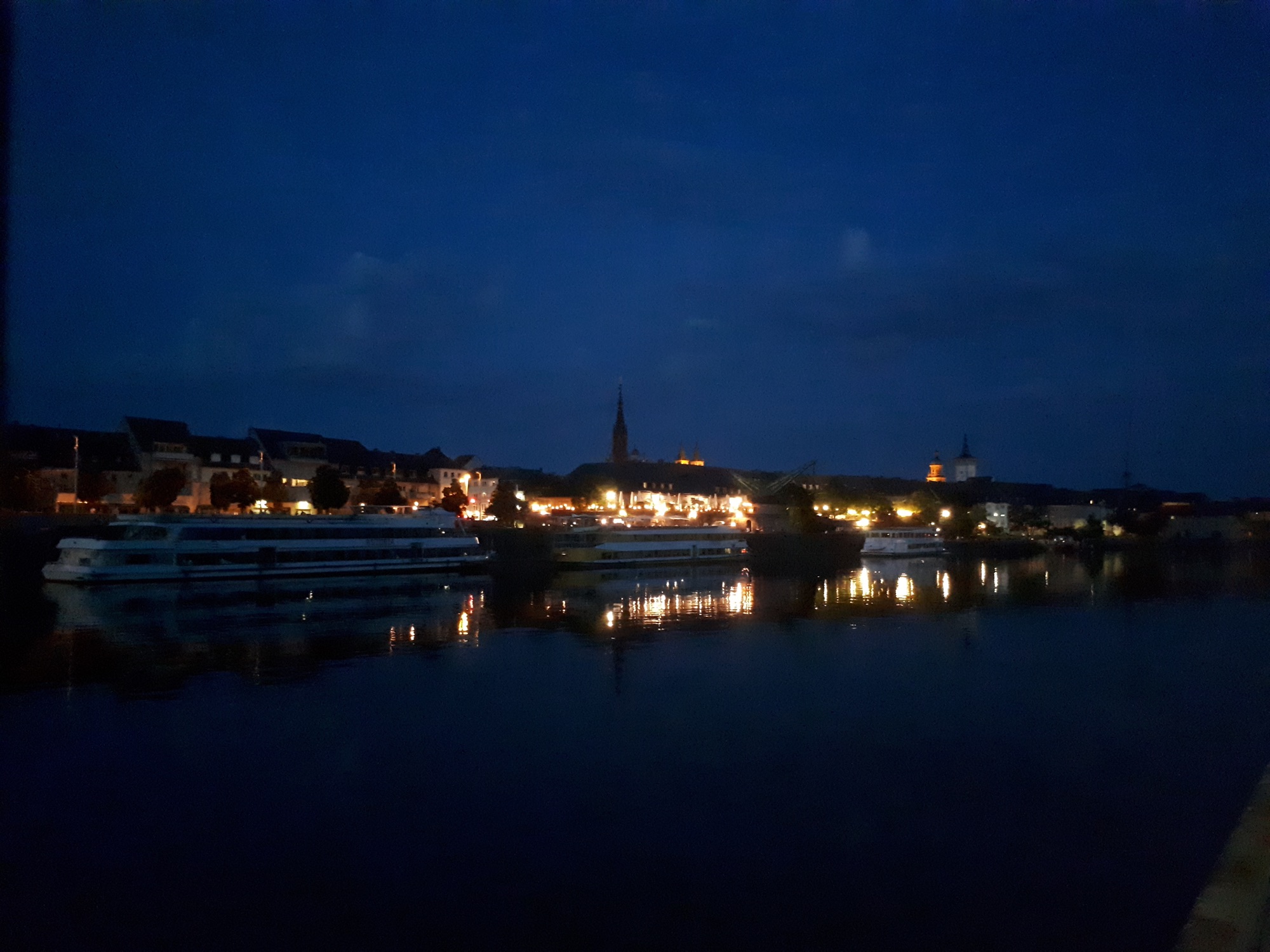 Viehmarkplatz / Friedensbrücke Würzburg — Photo 2