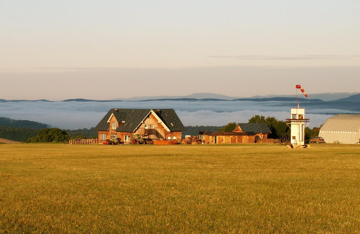 Stellplatz an der Flugschule Dolmar Kühndorf