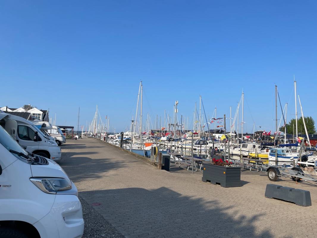 Stellplatz am Yachthafen Juelsminde — Photo 3