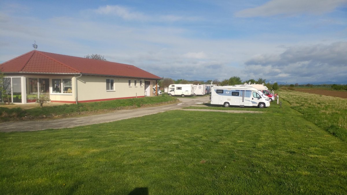 Wohnmobilgarten am Kirschenhof Schmidt Endingen — Photo 3